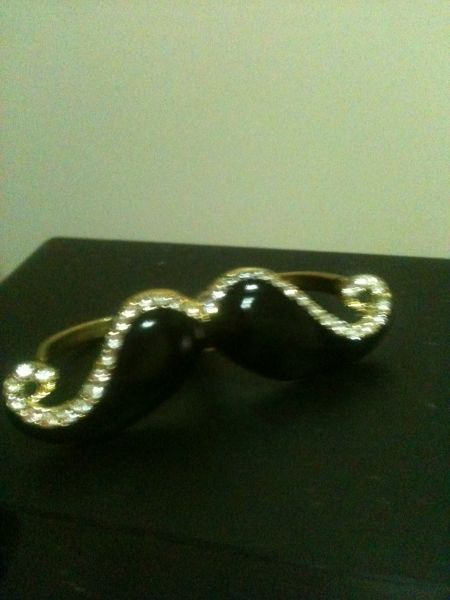Anel Bigode Preto com Pedras